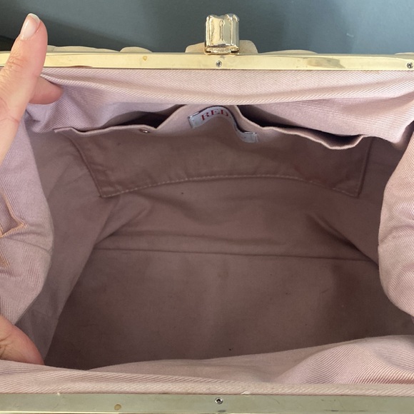 Gorgeous Valentino handbag with signature bow - Picture 15 of 17